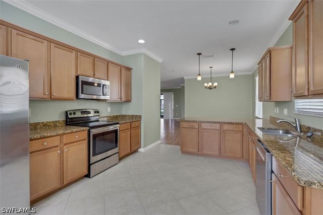 2391 Heydon CIR E, Naples, FL 34120