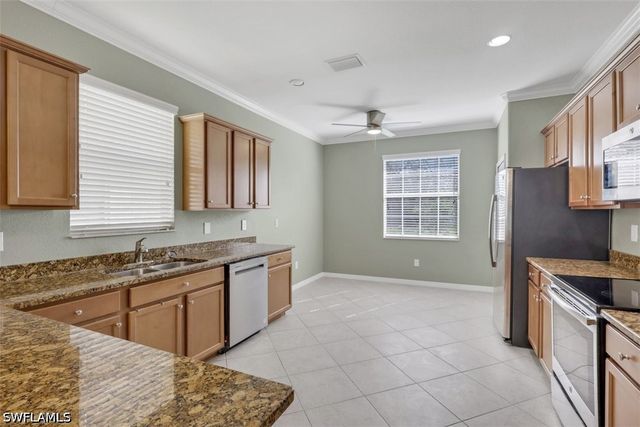 2391 Heydon CIR E, Naples, FL 34120