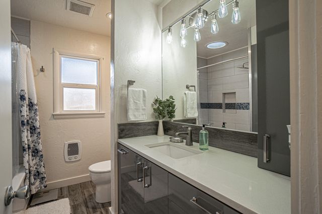 512 SE 10th Street, Grants Pass, OR 97526