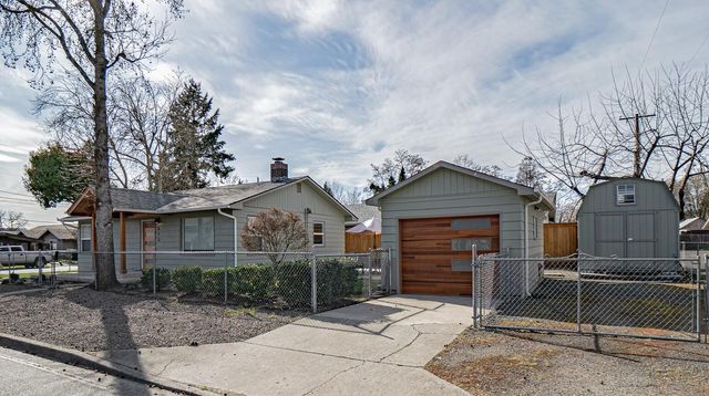 512 SE 10th Street, Grants Pass, OR 97526