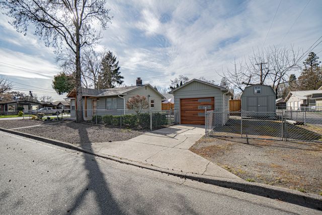 512 SE 10th Street, Grants Pass, OR 97526