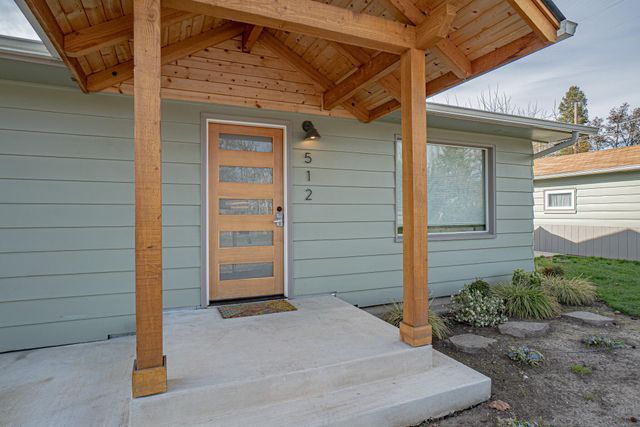 512 SE 10th Street, Grants Pass, OR 97526