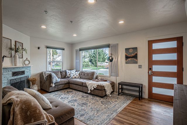 512 SE 10th Street, Grants Pass, OR 97526