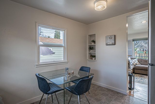 512 SE 10th Street, Grants Pass, OR 97526