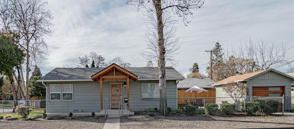 512 SE 10th Street, Grants Pass, OR 97526