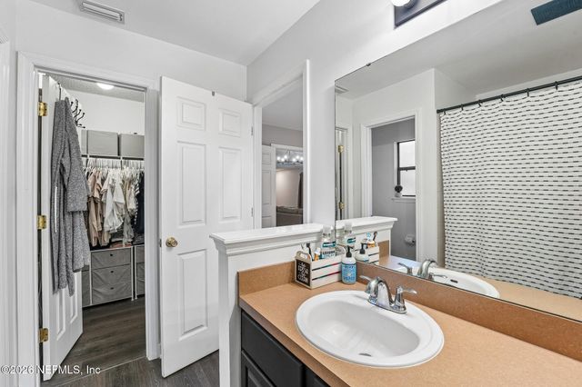 4459 LOVELAND PASS Drive E, Jacksonville, FL 32210