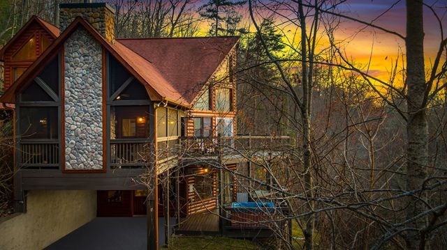 313 Spruce Circle, Mineral Bluff, GA 30559