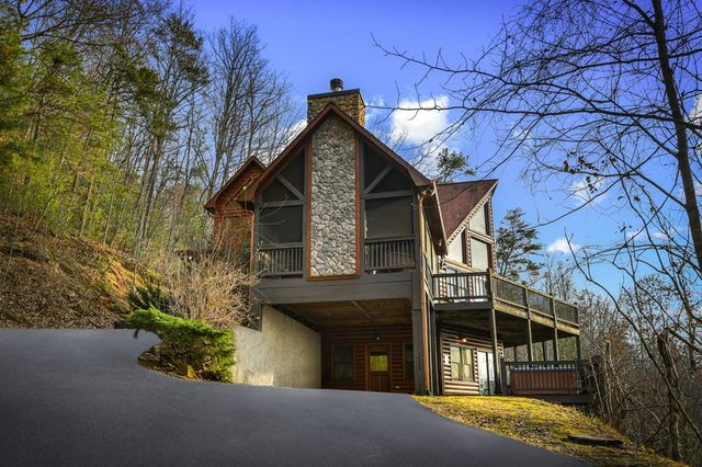 313 Spruce Circle, Mineral Bluff, GA 30559