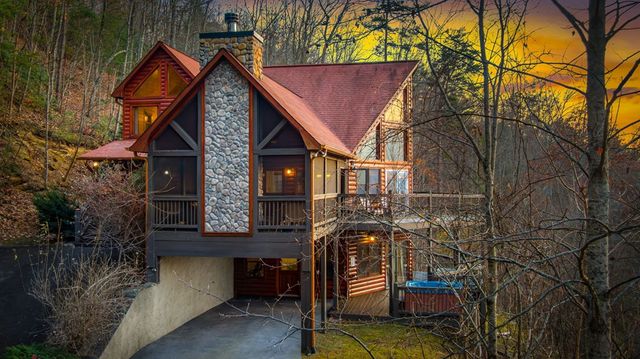 313 Spruce Circle, Mineral Bluff, GA 30559