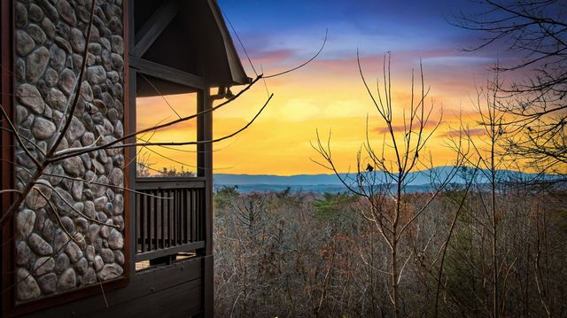 313 Spruce Circle, Mineral Bluff, GA 30559