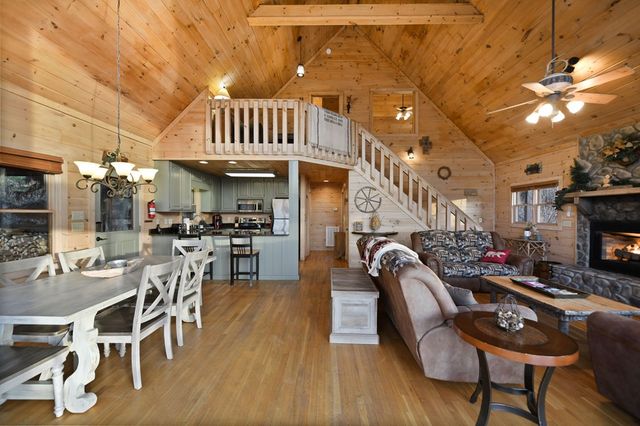 313 Spruce Circle, Mineral Bluff, GA 30559