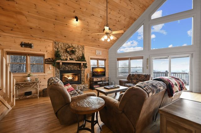 313 Spruce Circle, Mineral Bluff, GA 30559