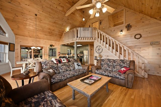 313 Spruce Circle, Mineral Bluff, GA 30559