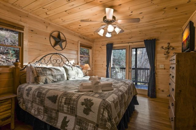 313 Spruce Circle, Mineral Bluff, GA 30559