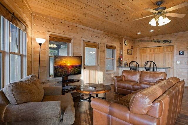 313 Spruce Circle, Mineral Bluff, GA 30559