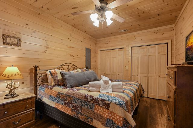 313 Spruce Circle, Mineral Bluff, GA 30559