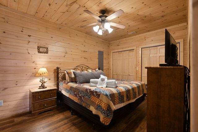 313 Spruce Circle, Mineral Bluff, GA 30559