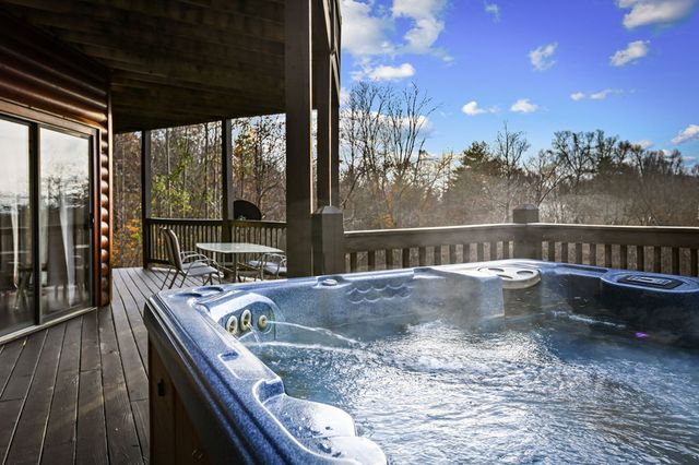 313 Spruce Circle, Mineral Bluff, GA 30559