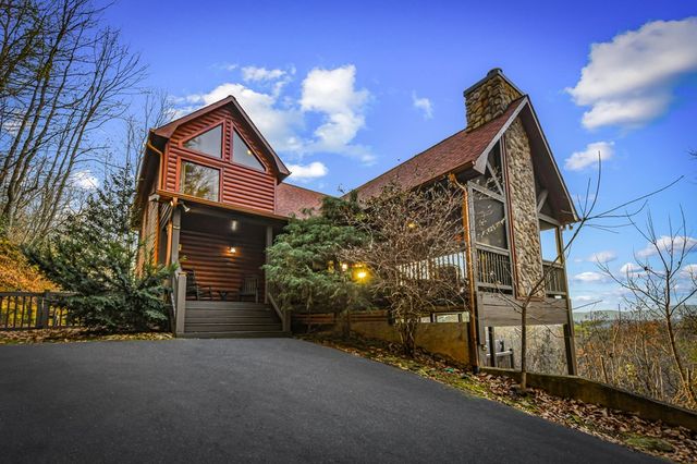 313 Spruce Circle, Mineral Bluff, GA 30559