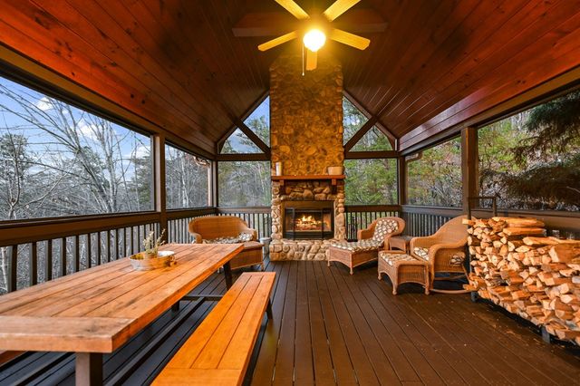 313 Spruce Circle, Mineral Bluff, GA 30559