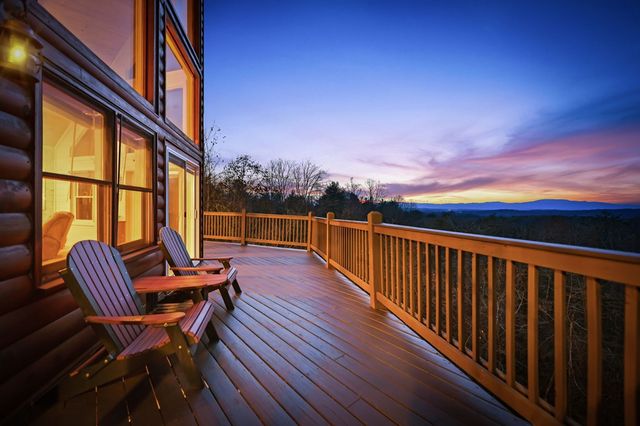 313 Spruce Circle, Mineral Bluff, GA 30559