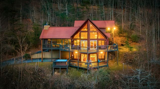 313 Spruce Circle, Mineral Bluff, GA 30559