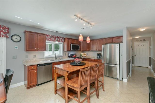2 Birch Hill Drive, Nashua, NH 03063