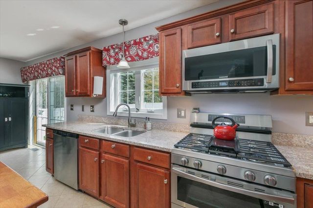 2 Birch Hill Drive, Nashua, NH 03063