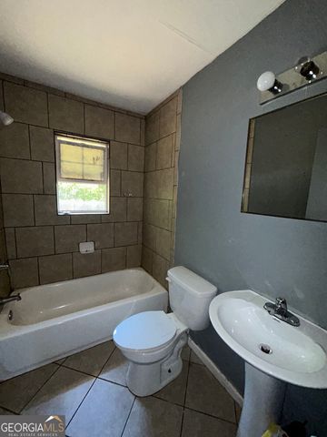 127 Hinton Drive, Mcdonough, GA 30253