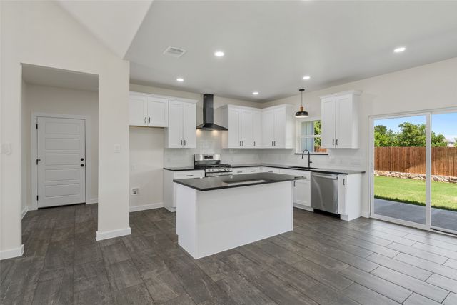 568 Highview Court, Godley, TX 76134