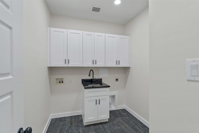 568 Highview Court, Godley, TX 76134