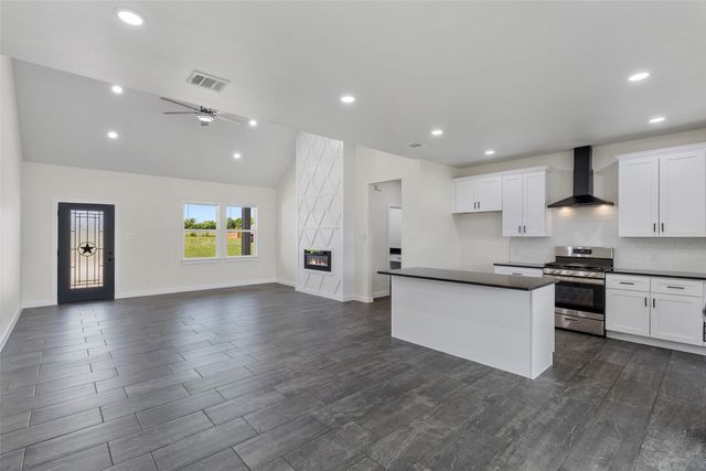 568 Highview Court, Godley, TX 76134