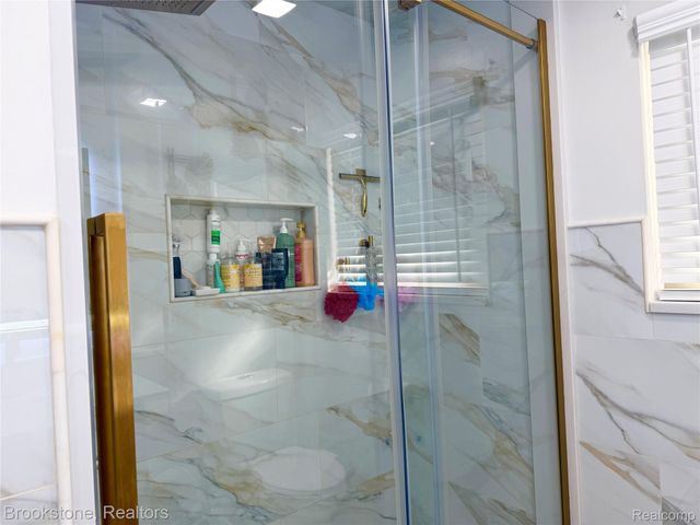 32821 Winnie Avenue, Warren, MI 48093