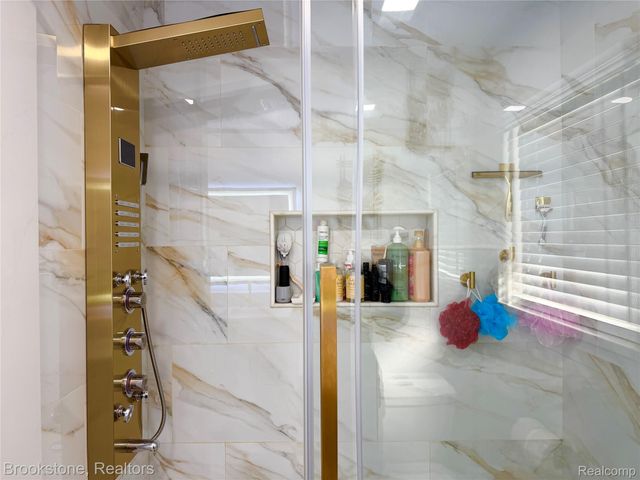 32821 Winnie Avenue, Warren, MI 48093