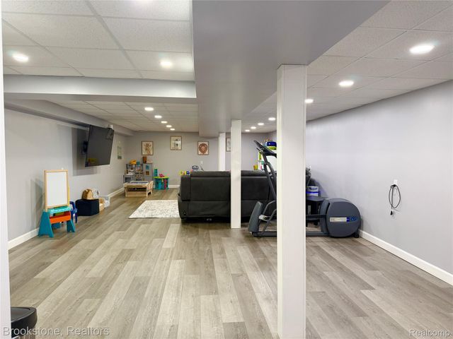 32821 Winnie Avenue, Warren, MI 48093