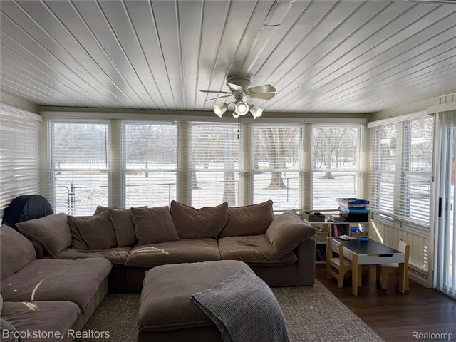 32821 Winnie Avenue, Warren, MI 48093