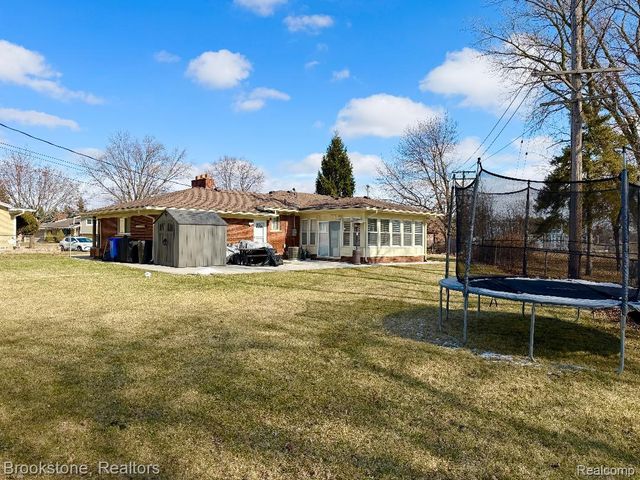 32821 Winnie Avenue, Warren, MI 48093