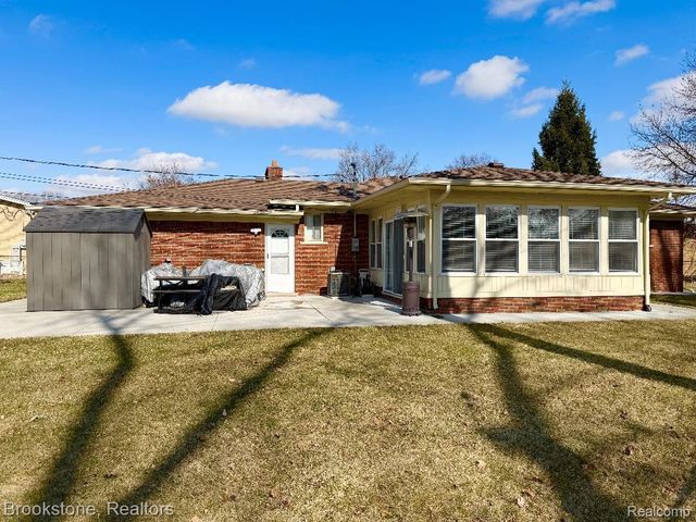 32821 Winnie Avenue, Warren, MI 48093