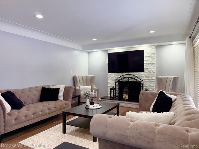 32821 Winnie Avenue, Warren, MI 48093