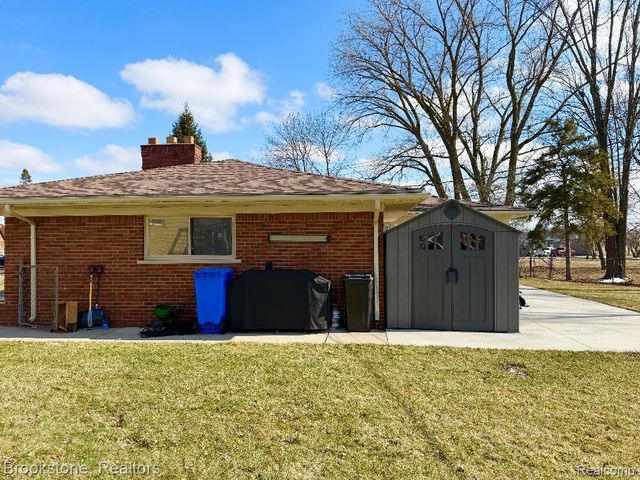 32821 Winnie Avenue, Warren, MI 48093