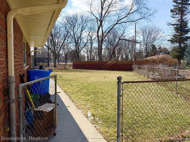 32821 Winnie Avenue, Warren, MI 48093