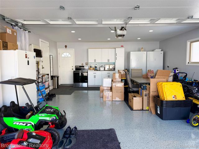 32821 Winnie Avenue, Warren, MI 48093