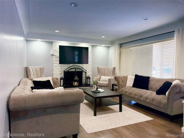 32821 Winnie Avenue, Warren, MI 48093