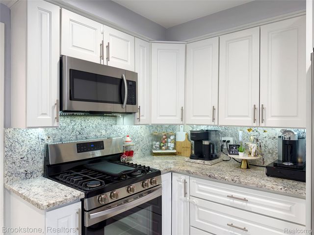 32821 Winnie Avenue, Warren, MI 48093