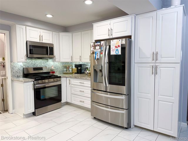 32821 Winnie Avenue, Warren, MI 48093