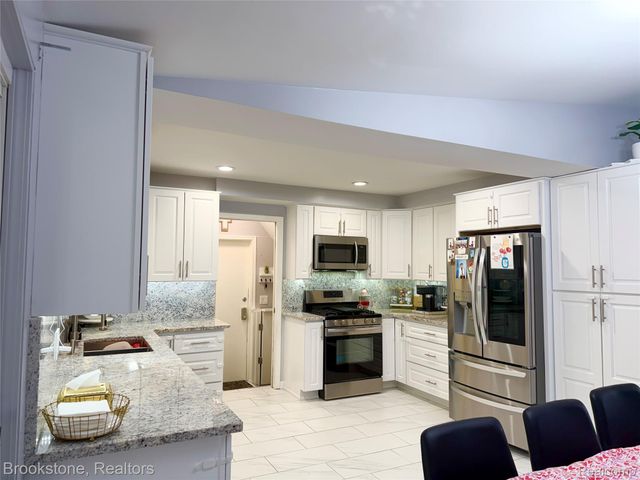 32821 Winnie Avenue, Warren, MI 48093