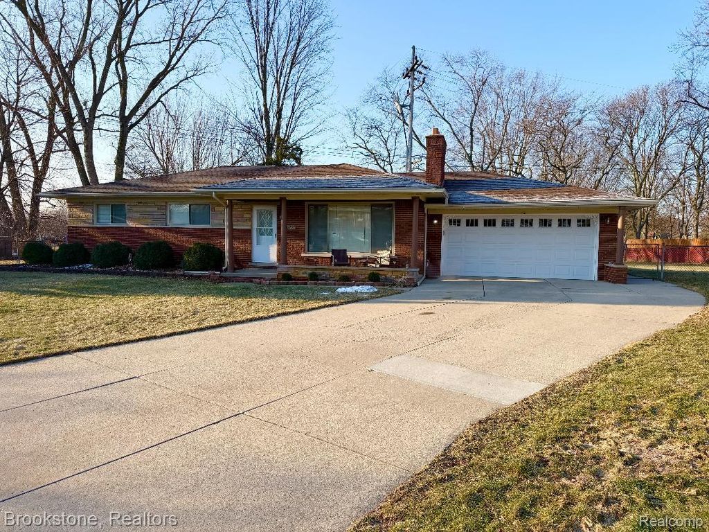 32821 Winnie Avenue, Warren, MI 48093