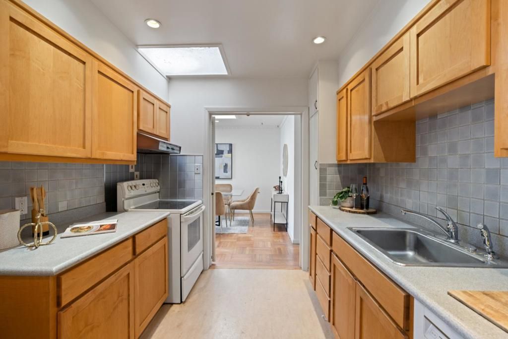 Image 9 of property listing at 665 27th Street, San Francisco, CA 94131