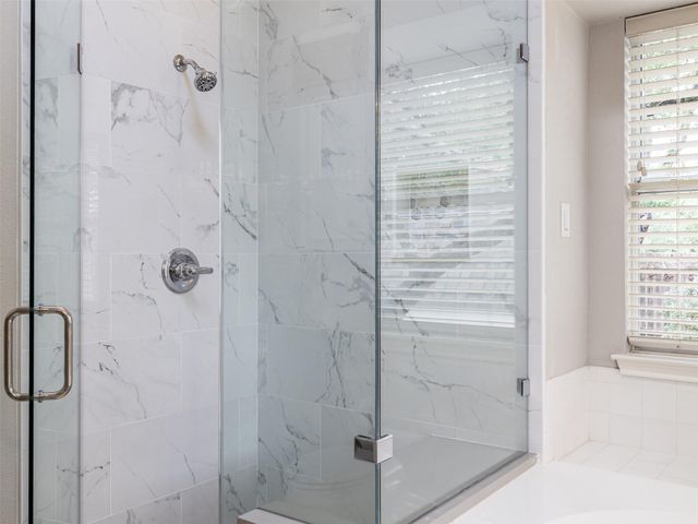 11042 Crossland DR, Austin, TX 78726