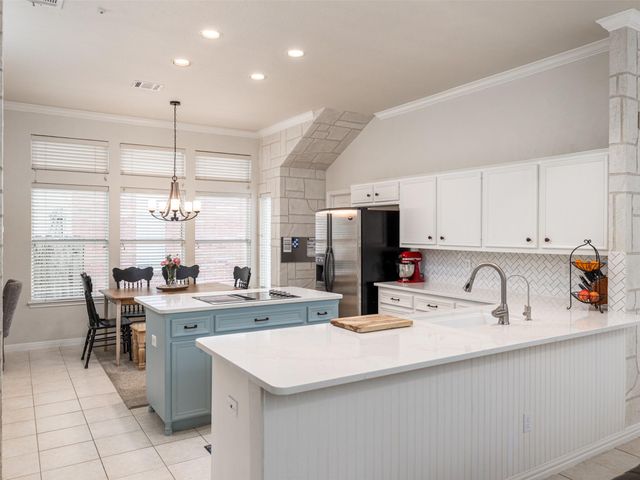 11042 Crossland DR, Austin, TX 78726